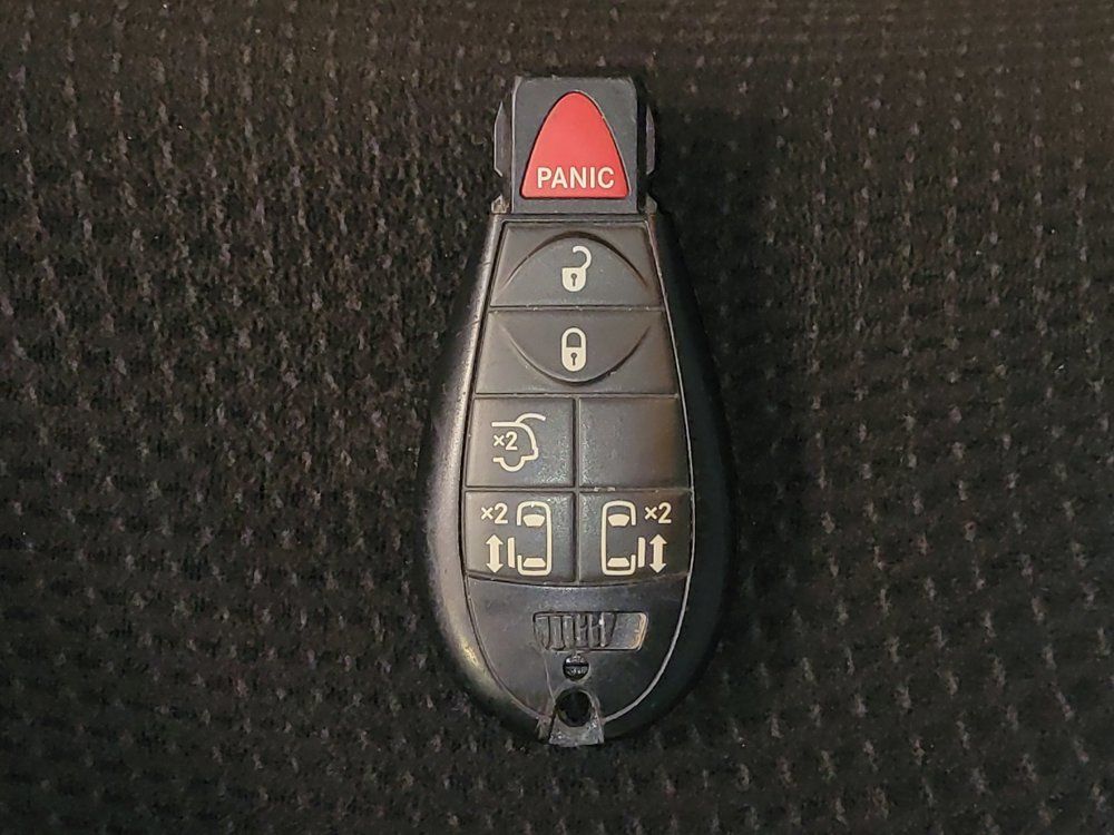 Used 2015 Dodge Grand Caravan SXT w/ Blacktop Package FWD image 32