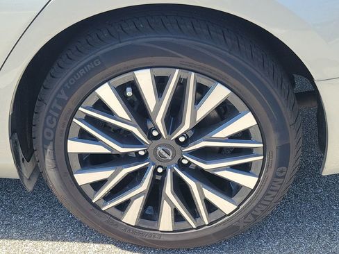 Used 2024 Nissan Altima 2.5 SV image 12