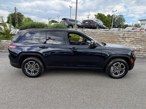 Used 2023 Jeep Grand Cherokee Trailhawk w/ Advanced Protech Group II AWD/4WD image 4