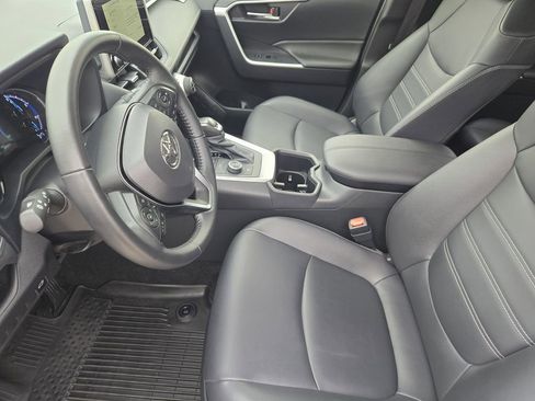 Used 2025 Toyota RAV4 XLE Premium image 15
