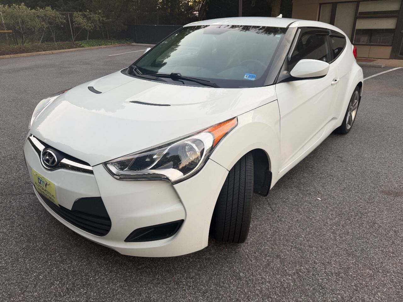 Used 2013 Hyundai Veloster FWD image 2