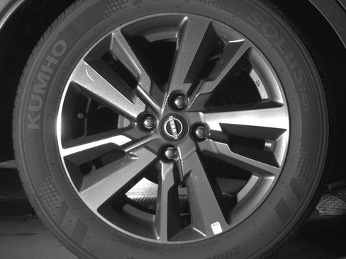 Used 2025 Nissan Versa SV image 15