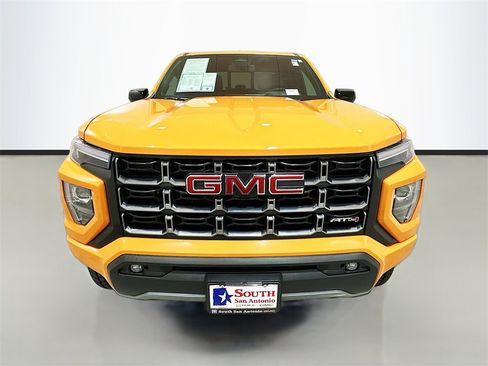 Used 2025 GMC Canyon AT4 image 2