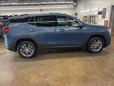 Used 2024 GMC Terrain SLT AWD/4WD image 7