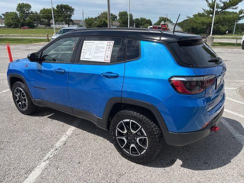 Used 2025 Jeep Compass Trailhawk AWD/4WD image 21