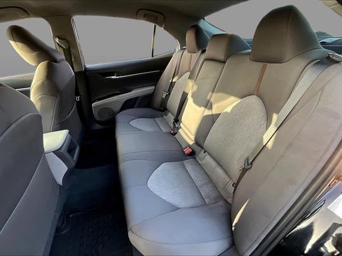Used 2019 Toyota Camry LE image 18