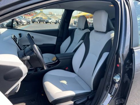 Used 2021 Toyota Prius XLE AWD/4WD image 21