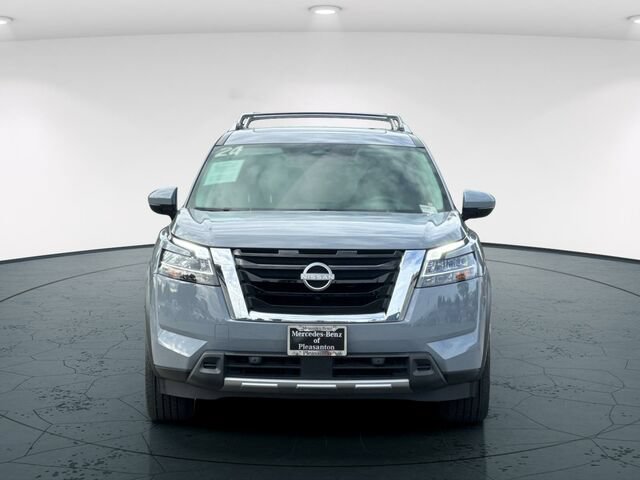 Used 2024 Nissan Pathfinder Platinum AWD/4WD image 9