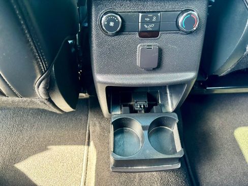 Used 2019 Ford Explorer XLT w/ Equipment Group 202A AWD/4WD image 28