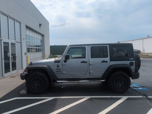 Used 2016 Jeep Wrangler Unlimited Sport w/ Quick Order Package 24S AWD/4WD image 8