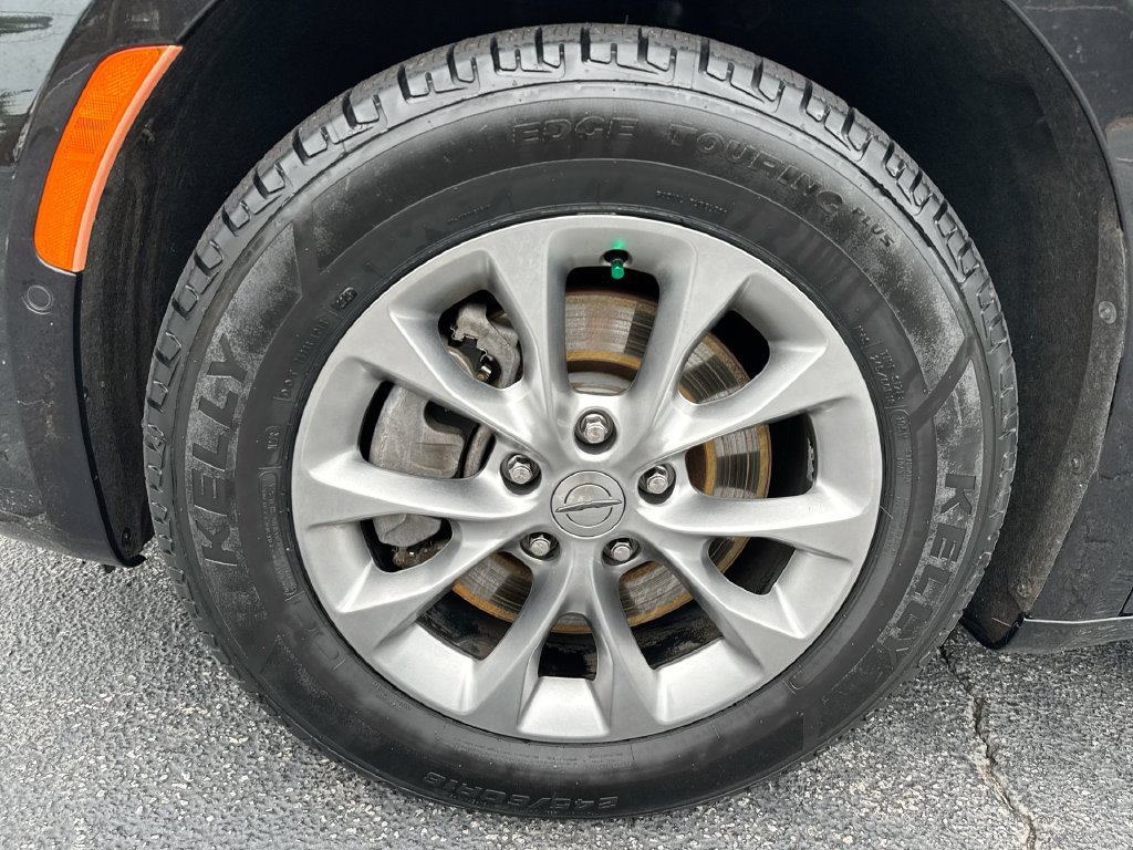 Used 2023 Chrysler Pacifica Touring-L w/ Uconnect Theater Family Group AWD/4WD image 12