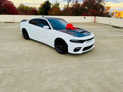 Used 2017 Dodge Charger R/T image 11