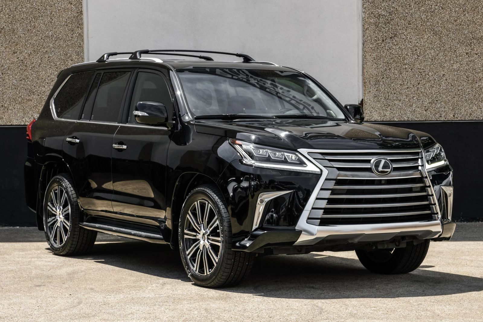 Used 2021 Lexus LX 570 4WD w/ Luxury Package image 6
