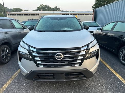 Used 2024 Nissan Rogue S FWD image 2
