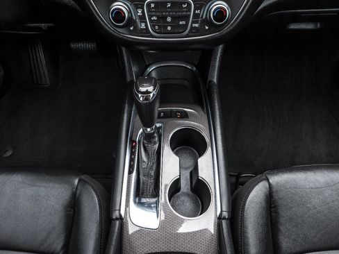Used 2019 Chevrolet Malibu LT w/ Leather Package FWD image 29