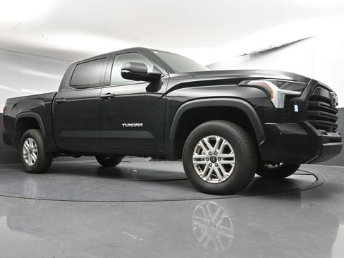 Used 2025 Toyota Tundra SR5 w/ SR5 Convenience Package image 25