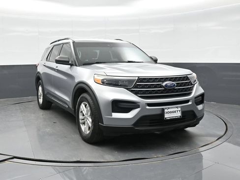 Used 2021 Ford Explorer XLT RWD image 12