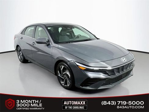 Used 2025 Hyundai Elantra SEL FWD image 1