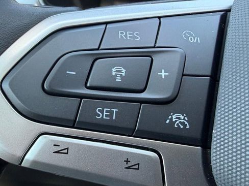 New 2026 Volkswagen Taos SE FWD image 16