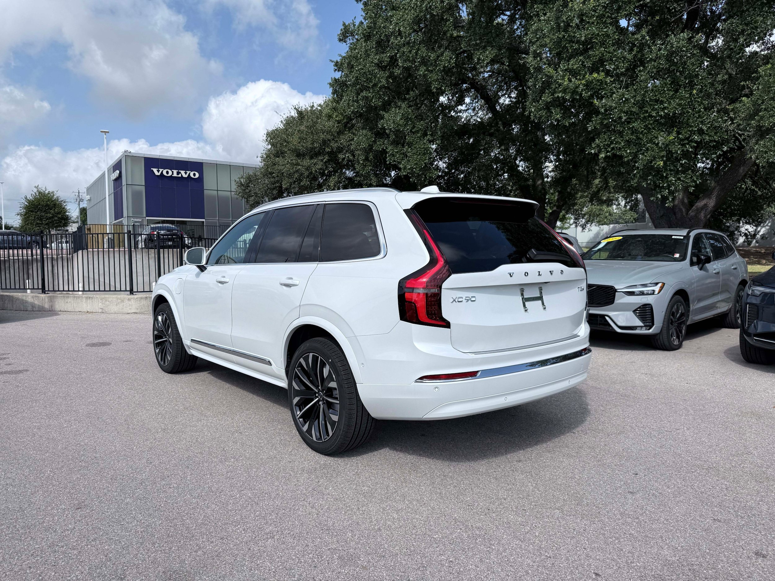 New 2026 Volvo XC90 T8 Plus w/ Protection Package Premier AWD/4WD image 4