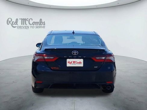 Used 2022 Toyota Camry SE FWD image 4