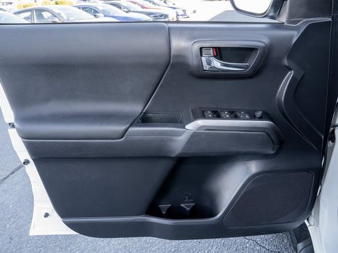 Used 2022 Toyota Tacoma TRD Off-Road image 14