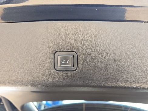 Used 2019 Chevrolet Traverse LT w/ LT Premium Package AWD/4WD image 10