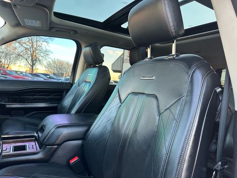 Used 2019 Ford Expedition Platinum image 18