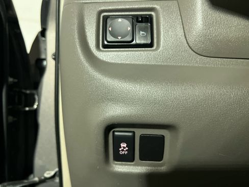 Used 2014 Nissan Versa SL w/ Tech Package image 14