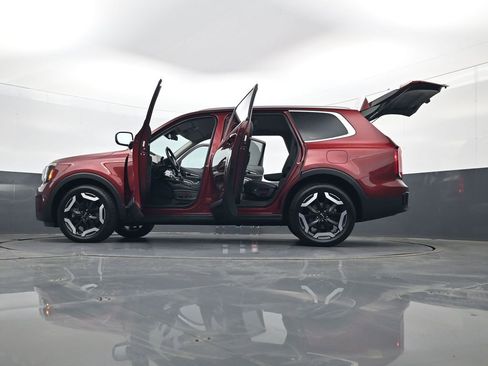 Used 2023 Kia Telluride S AWD/4WD image 35