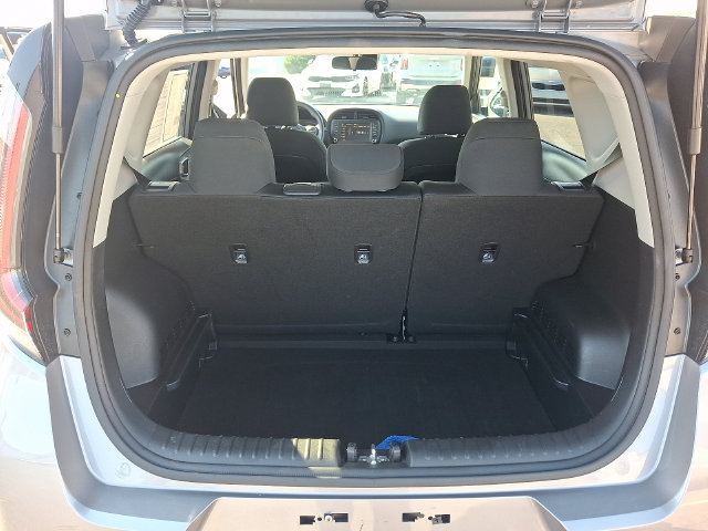 Used 2025 Kia Soul LX w/ LX Technology Package FWD image 28