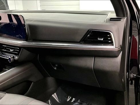 Used 2025 Chevrolet Suburban RST w/ Comfort Package AWD/4WD image 19