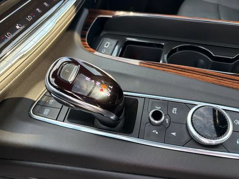Certified 2024 Cadillac Escalade Premium Luxury w/ Performance Package AWD/4WD image 25