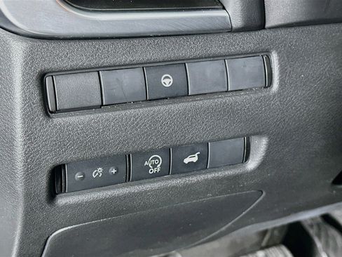 Used 2025 Nissan Rogue SV FWD image 16