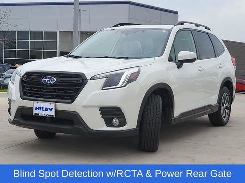 Used 2023 Subaru Forester Premium image 2