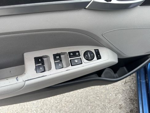 Used 2020 Hyundai Elantra SEL FWD image 12