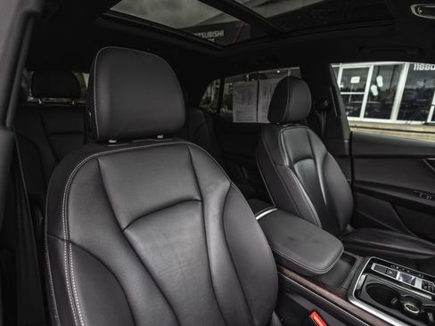 Used 2019 Audi Q8 Premium Plus w/ Premium Plus AWD/4WD image 30