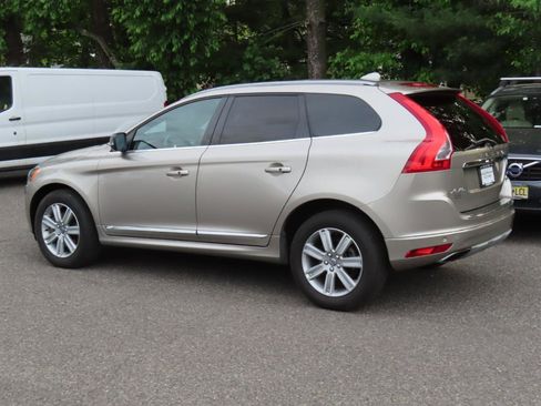 Used 2016 Volvo XC60 T6 w/ Proximity Package AWD/4WD image 3