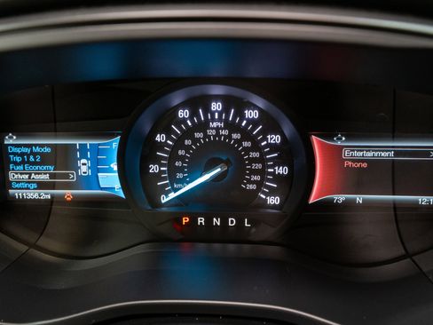Used 2018 Ford Fusion SE FWD image 21