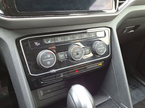 Used 2022 Volkswagen Atlas Cross Sport SE w/ Panoramic Sunroof Package image 26