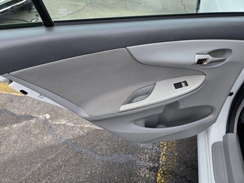 Used 2010 Toyota Corolla LE image 19