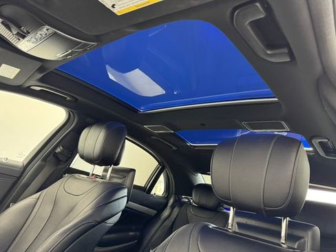 Used 2017 Mercedes-Benz S 550 Sedan image 5