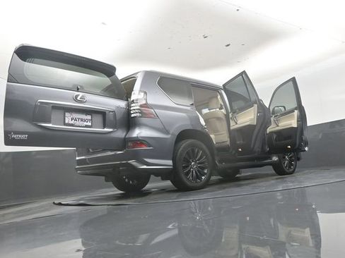 Used 2023 Lexus GX 460 Luxury w/ Sport Design Package AWD/4WD image 57