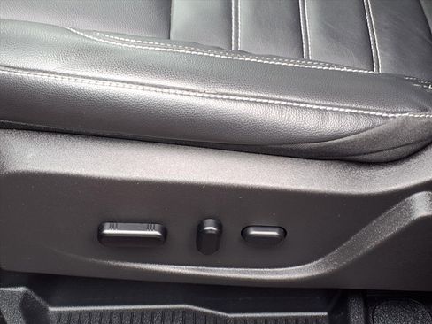 Used 2019 Ford Escape Titanium image 4