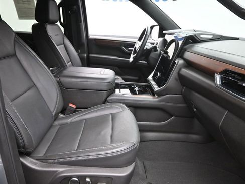 Certified 2025 GMC Yukon XL Denali image 7