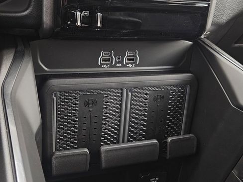 New 2026 RAM 3500 Laramie AWD/4WD image 33