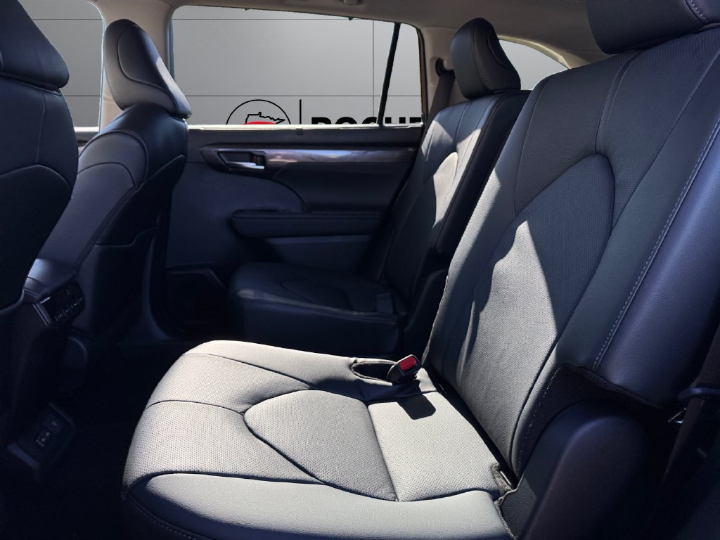 Certified 2026 Toyota Highlander Limited AWD/4WD image 18