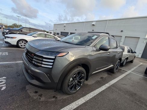 New 2025 Nissan Kicks SR image 4