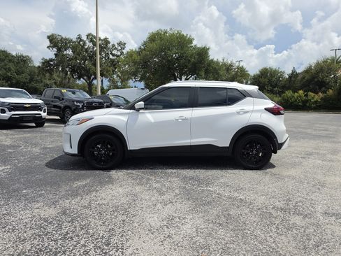Used 2023 Nissan Kicks SV FWD image 9