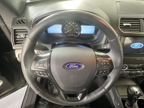Used 2018 Ford Explorer XLT w/ Equipment Group 202A image 11